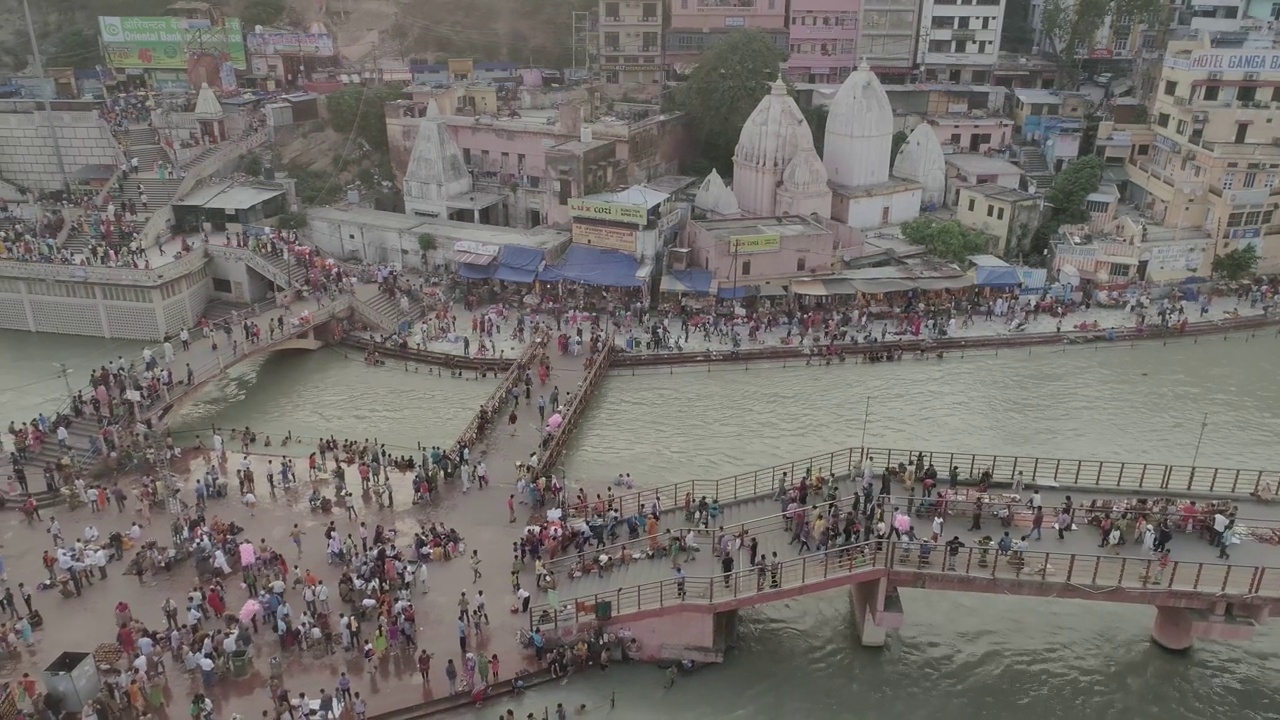 在大壶节的Haridwar Ghat的4K无人机视图-印度无人机库存视频视频下载