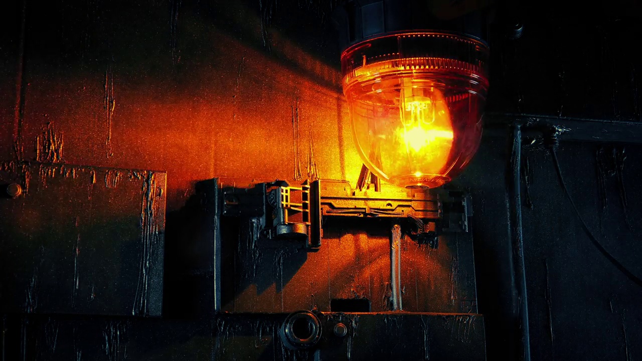 工业墙上闪烁的灯光-环形镜头视频下载