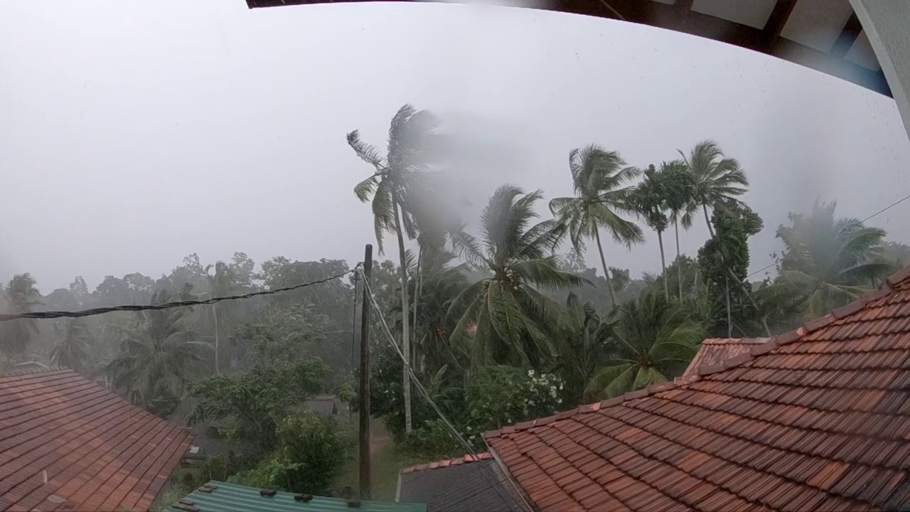 热带暴雨在锡兰雾日落gopro慢动作视频下载