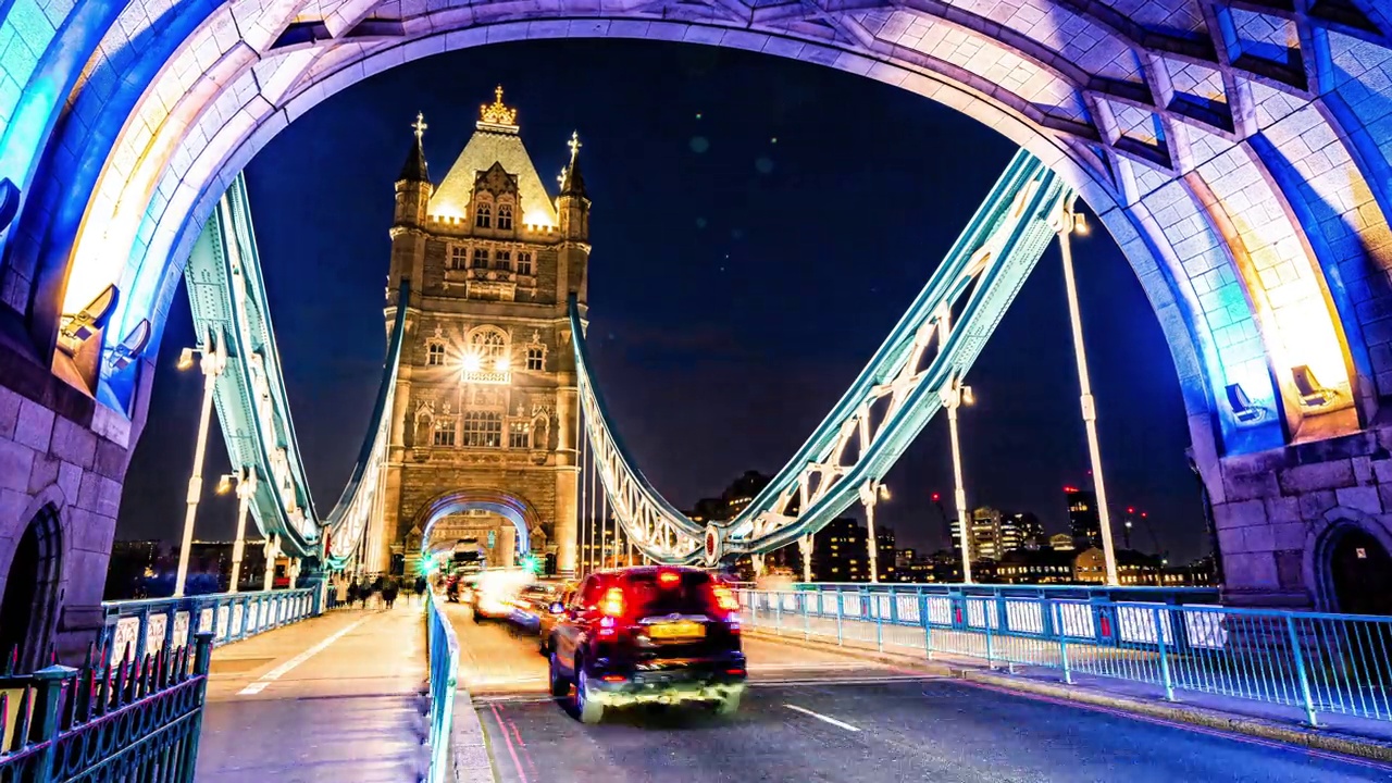 交通穿越塔桥，伦敦，英国视频素材