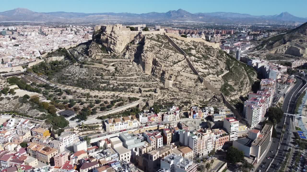 从无人机空中俯瞰西班牙阿利坎特市视频下载
