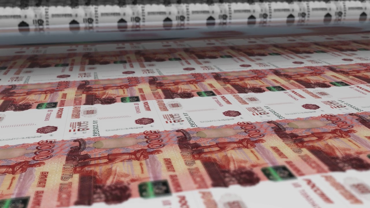 俄罗斯，俄罗斯卢布印刷机印刷当前5000卢布纸币，无缝循环，俄罗斯货币背景，4K，焦点深度视频素材