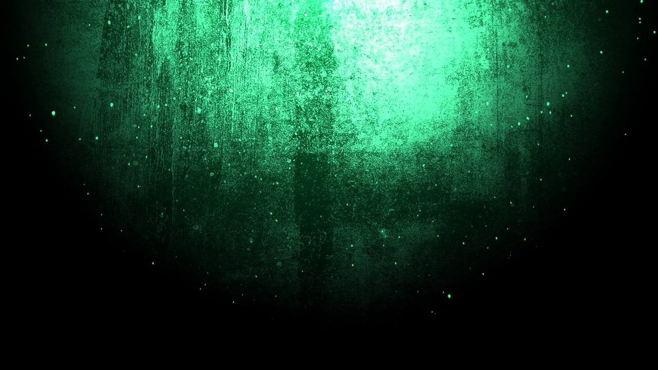 前景中漂浮着一堵破旧的绿色铁墙，上面漂浮着灰尘颗粒。视频素材