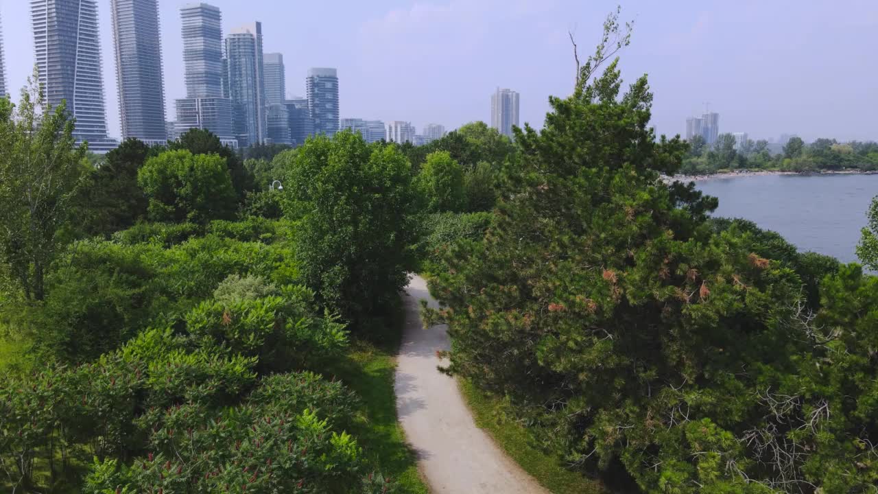 亨伯湾摩天大楼的现代景观视频下载