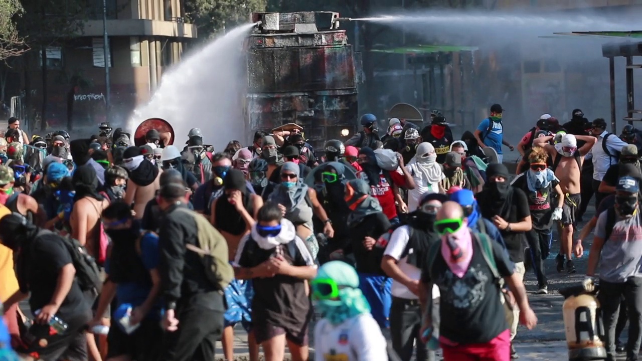 圣地亚哥发生社会抗议活动。视频下载