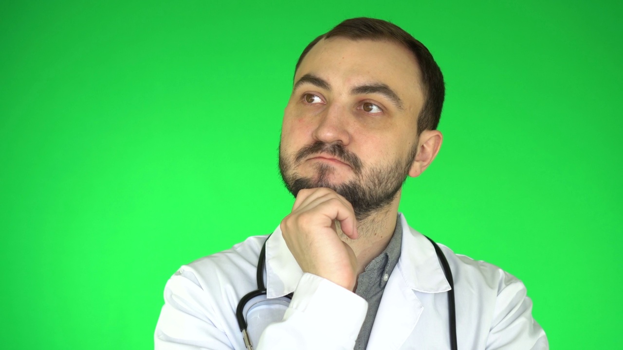 医生思考思考病人。绿屏背景视频下载