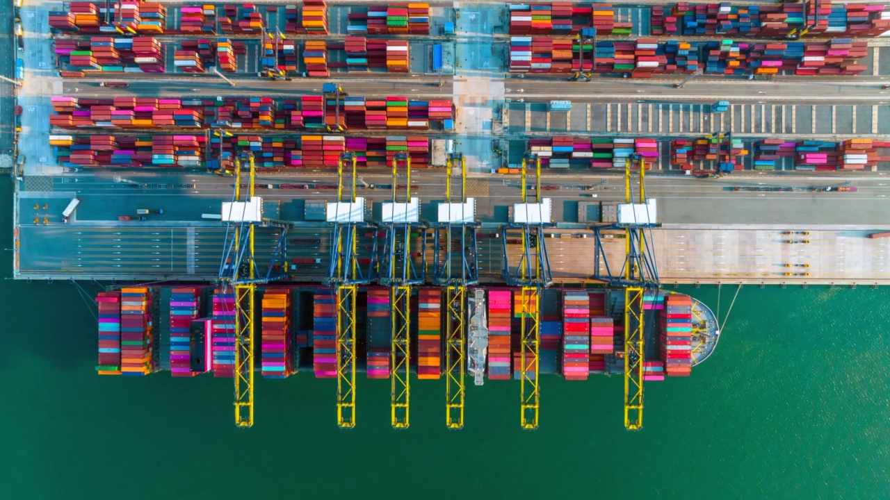 工业港集装箱船进出口全球业务全球港口物流运输，集装箱船货运公司，集装箱货轮货运公司。视频下载