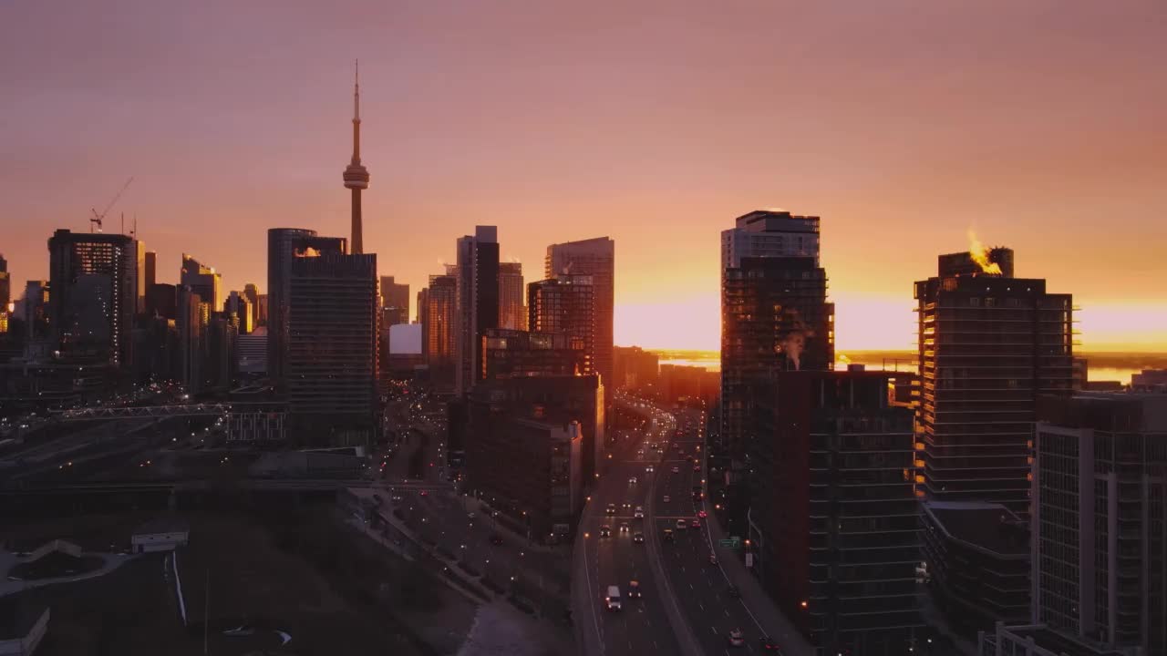 日出展示一个现代大都市视频下载