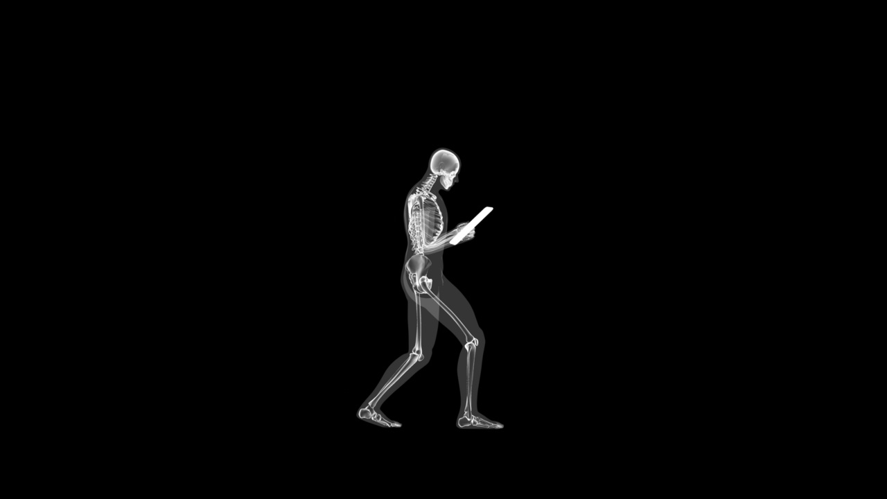 人体x光透视身体和骨骼，在数码平板电脑上阅读，无缝循环视频下载
