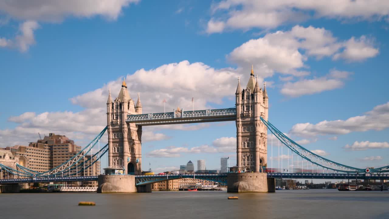 英国伦敦塔桥和泰晤士河的延时摄影视频素材