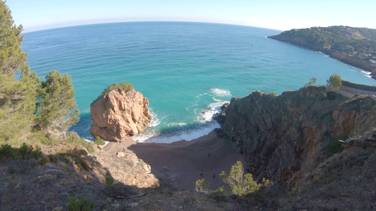 西班牙科斯塔布拉瓦美丽的海滩，靠近小村庄帕尔斯视频下载