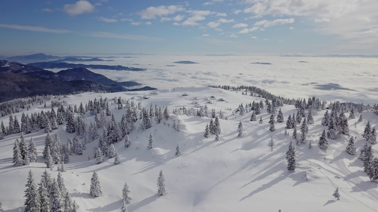 卡姆尼克-萨维贾阿尔卑斯田园诗般的冬季景象视频下载
