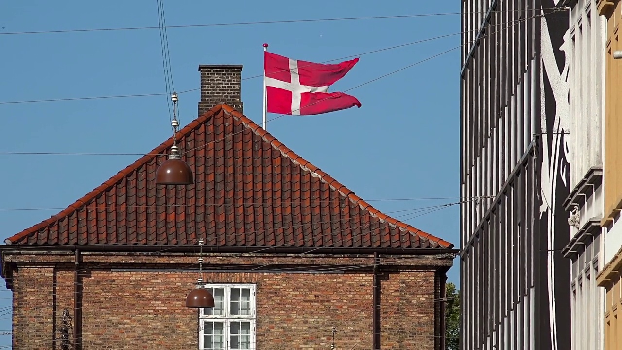 哥本哈根老房子的屋顶。丹麦。视频下载