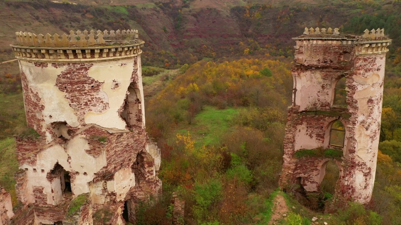 鸟瞰Chervonograd城堡的废墟塔(casstrum rubrum)。视频素材