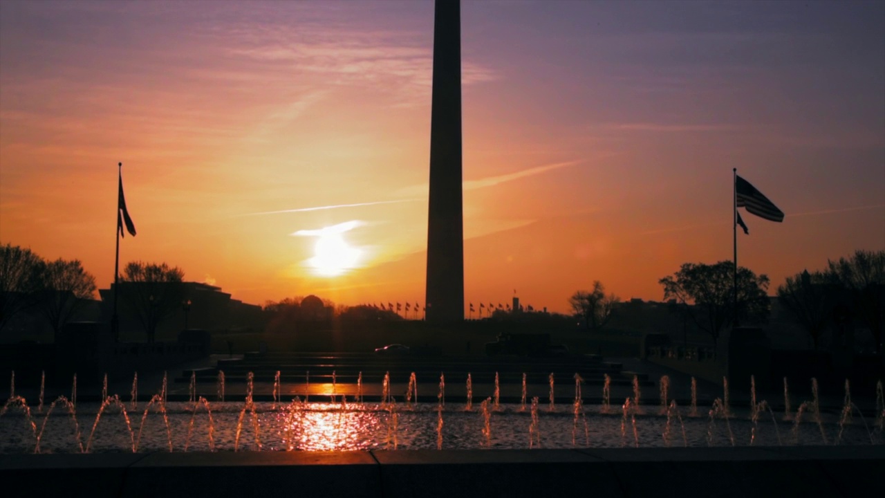 华盛顿纪念碑和倒影池，日出，华盛顿特区视频素材