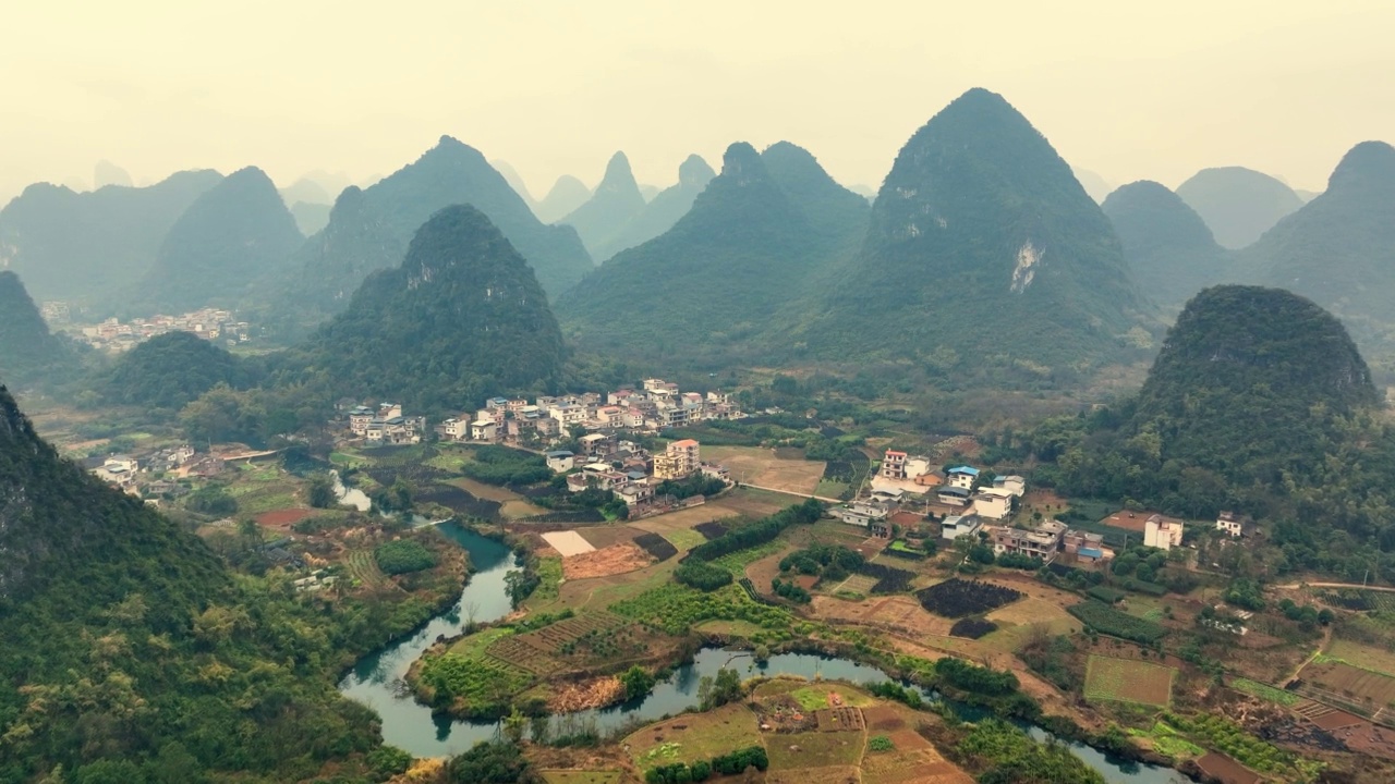 空中乡村空中风景，桂林，中国视频素材