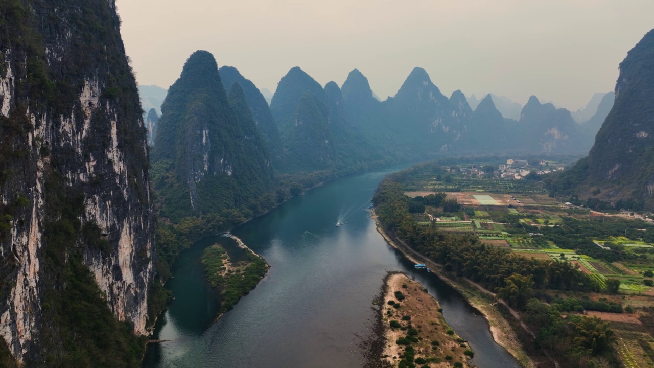 中国桂林漓江的景色视频素材
