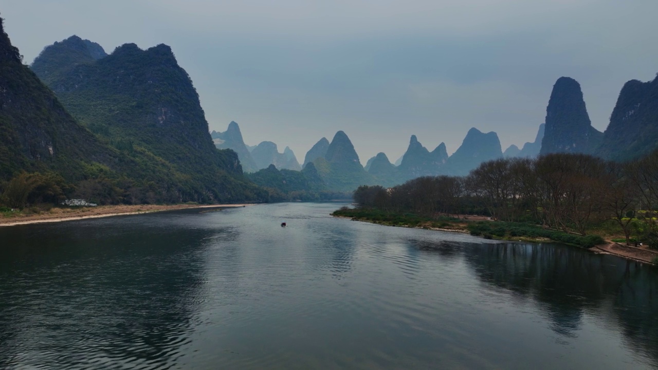 中国桂林漓江的景色视频素材