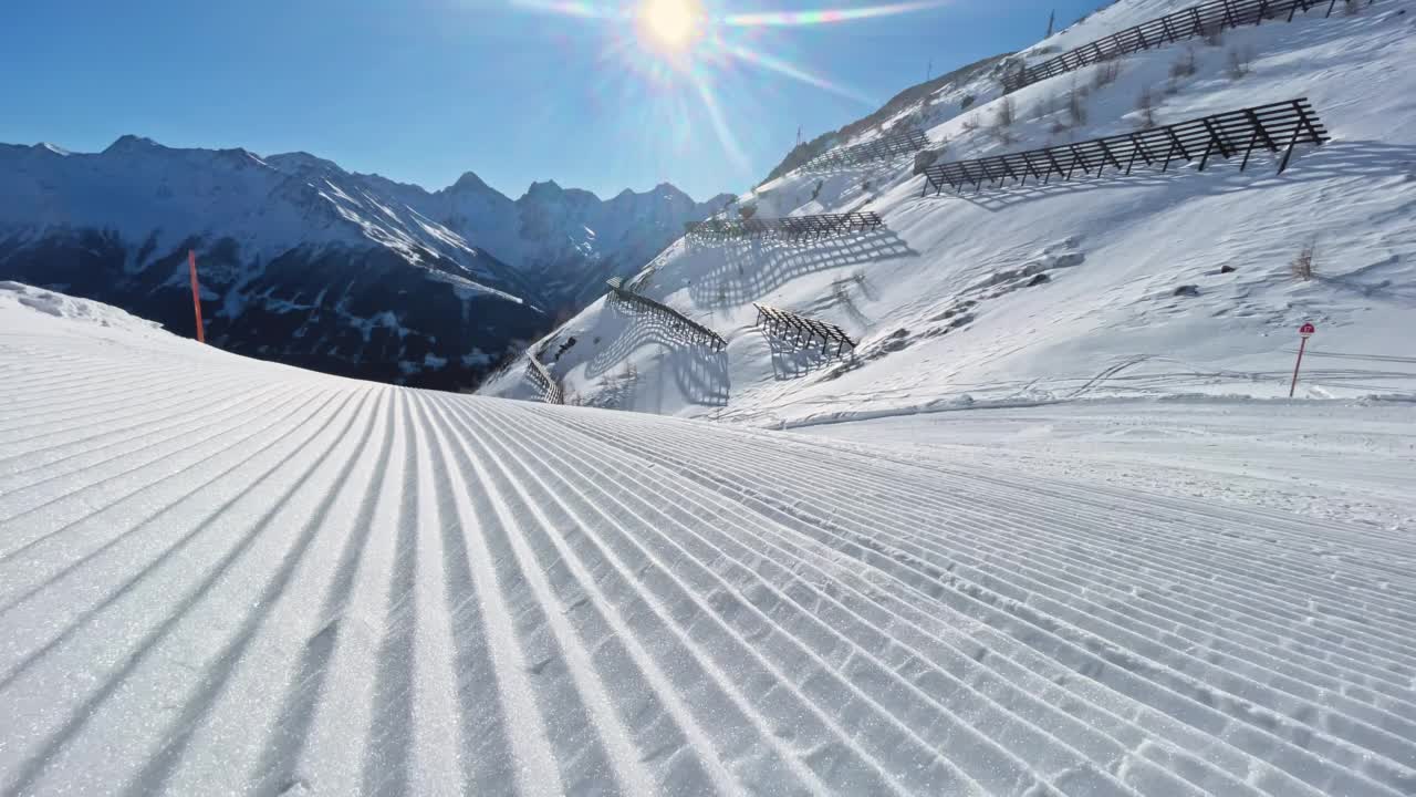 阳光下崭新的滑雪场视频下载