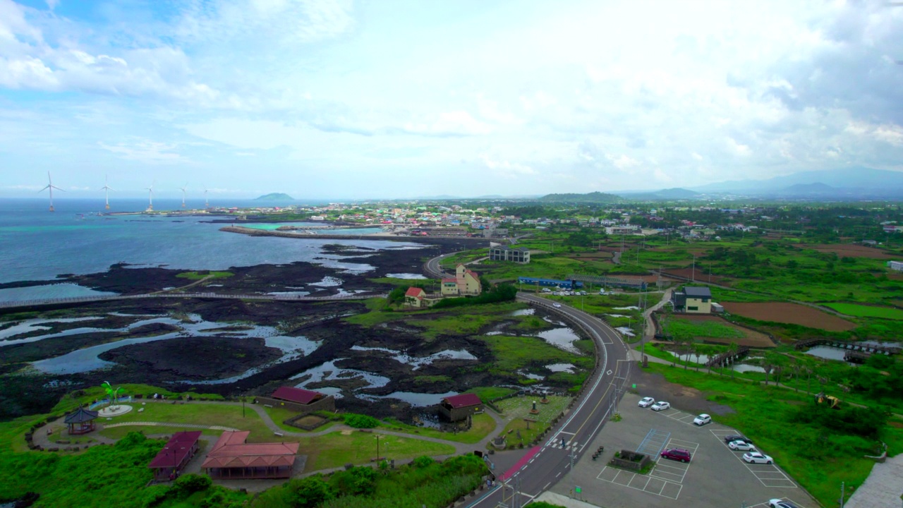 韩国济州济州市汉营郡新昌风车海岸路的风景视频下载