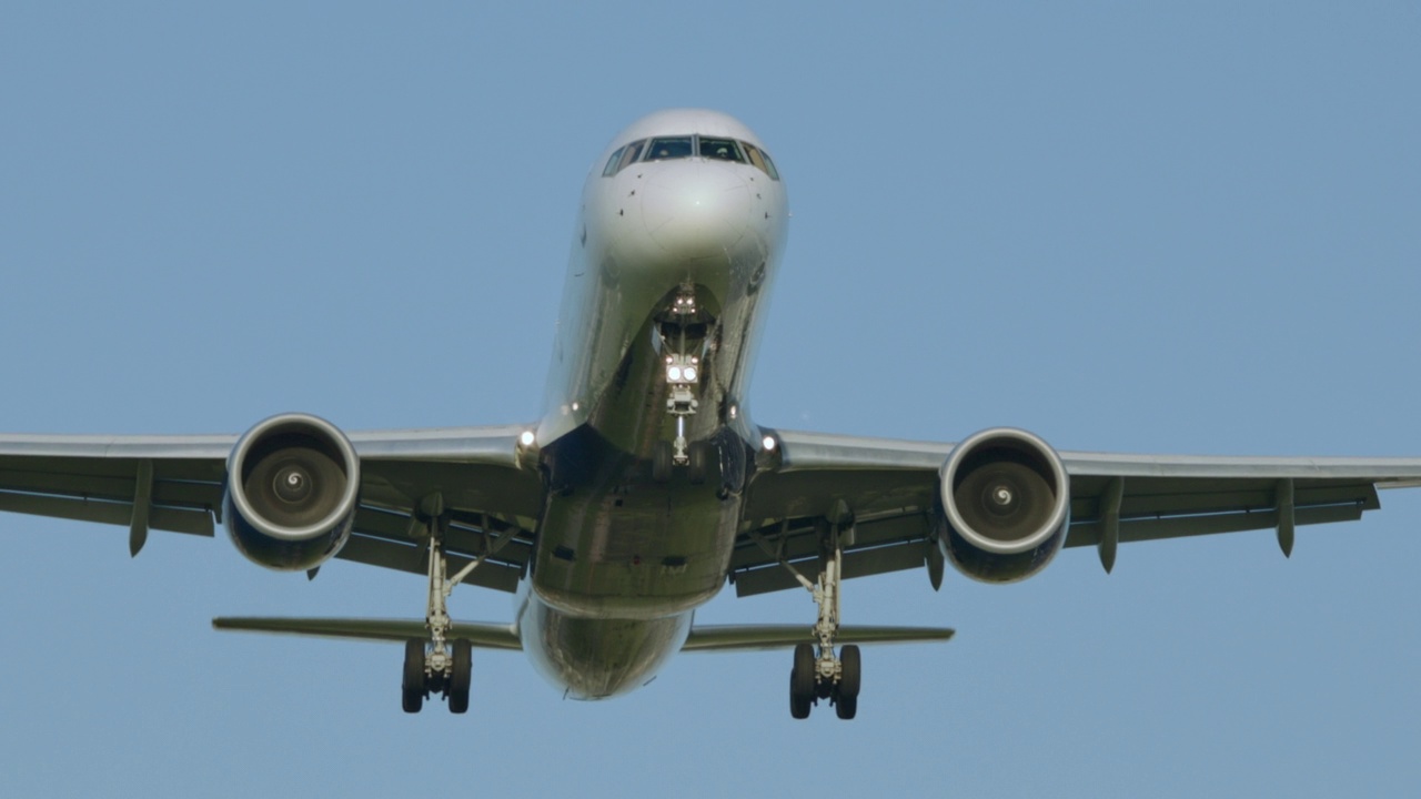 MS PAN TS波音757在洛杉矶国际机场降落。视频素材