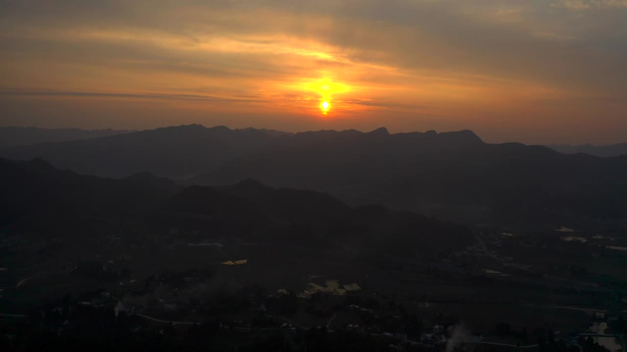 日落时无人机拍摄的贵州景观视频下载