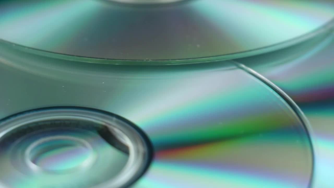 CD磁盘对黑堆视频素材