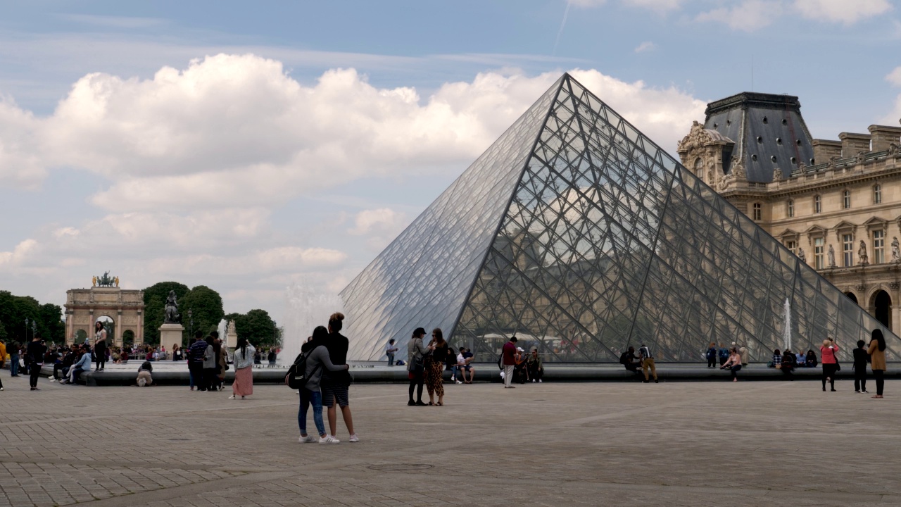 法国巴黎卢浮宫在新冠肺炎疫情限制解除后重新开放视频下载