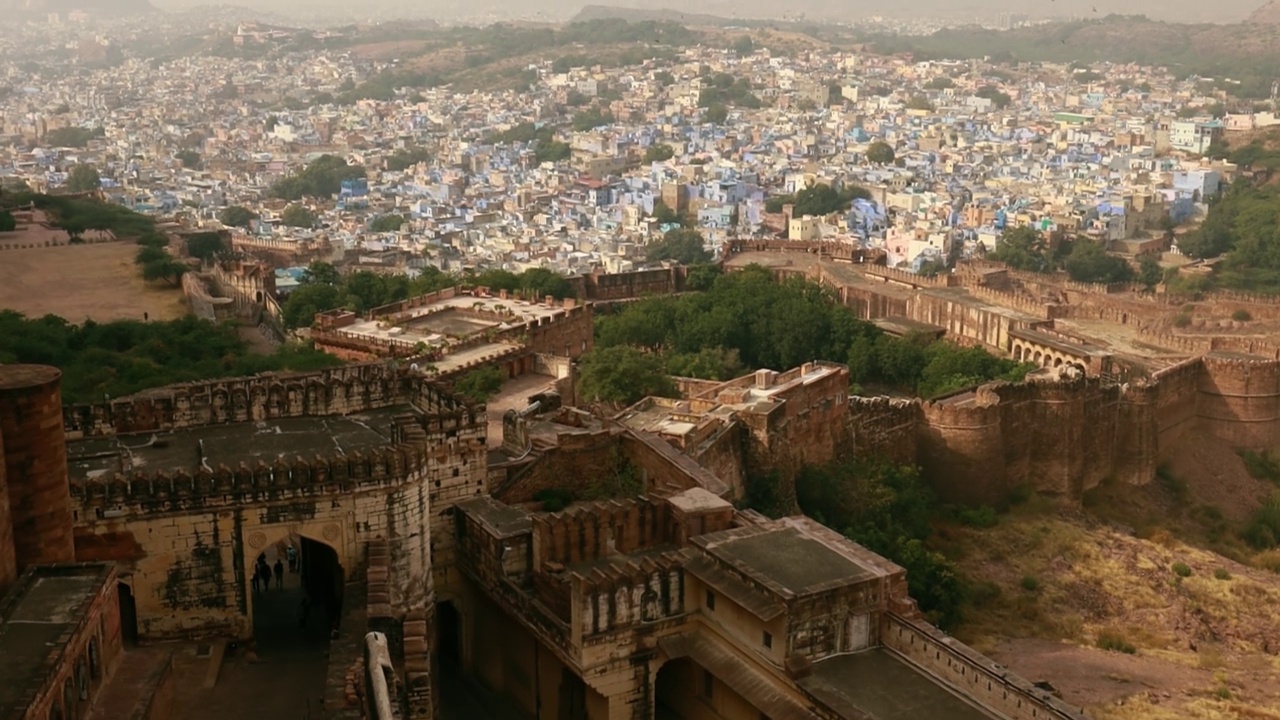 焦特布尔(也叫蓝色城市)是印度拉贾斯坦邦的第二大城市，也是该邦的第二大大都市。视频素材