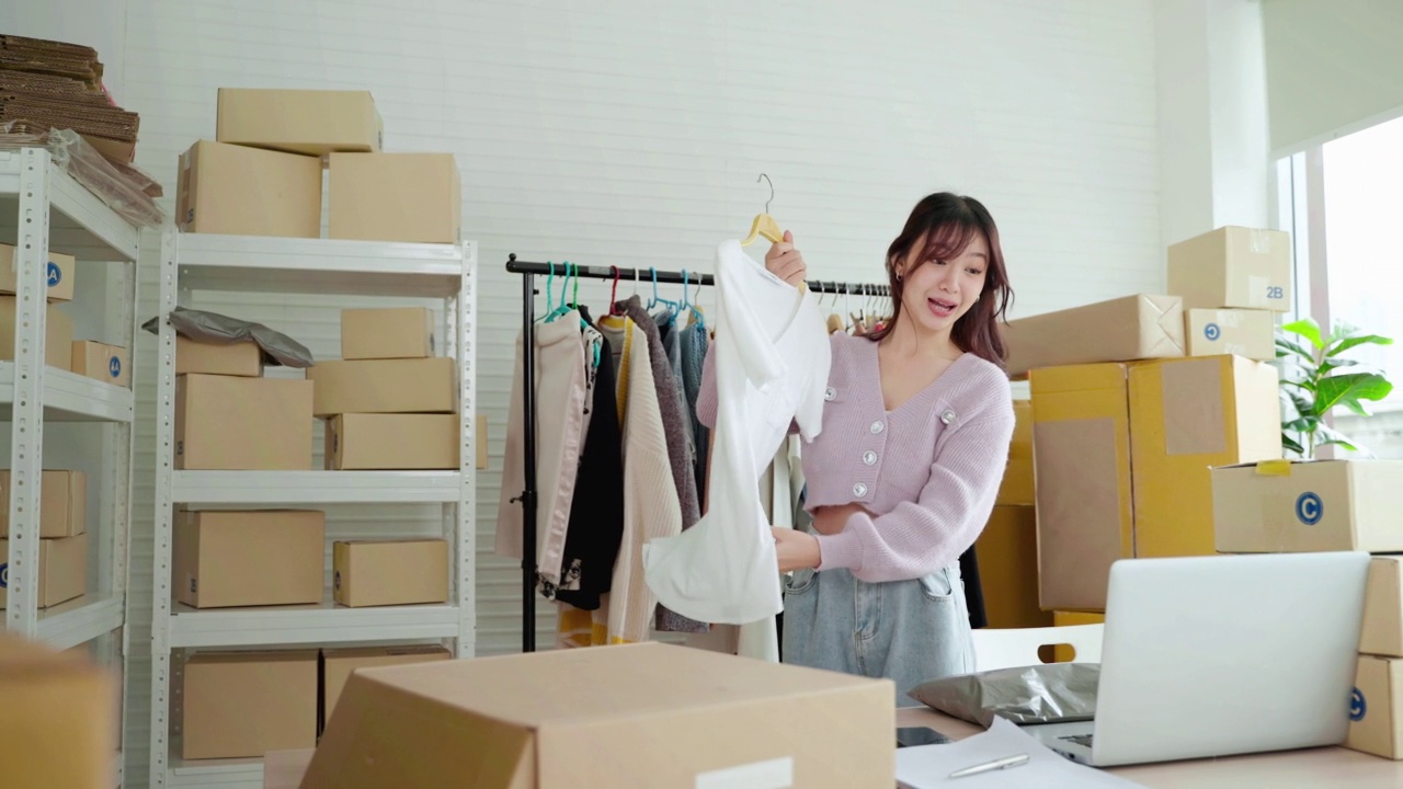 商业在线，POV亚洲女性网红卖家直播销售在线社交营销服装视频下载