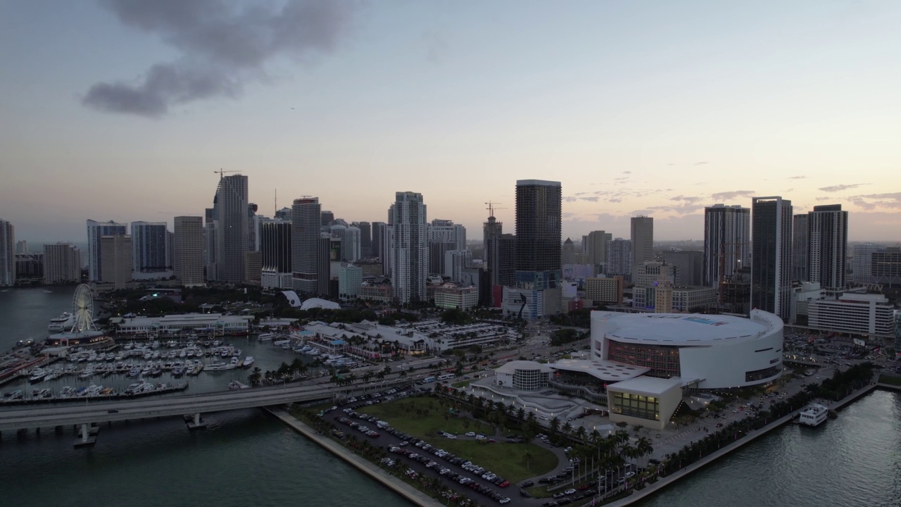 迈阿密日落时的鸟瞰图视频下载