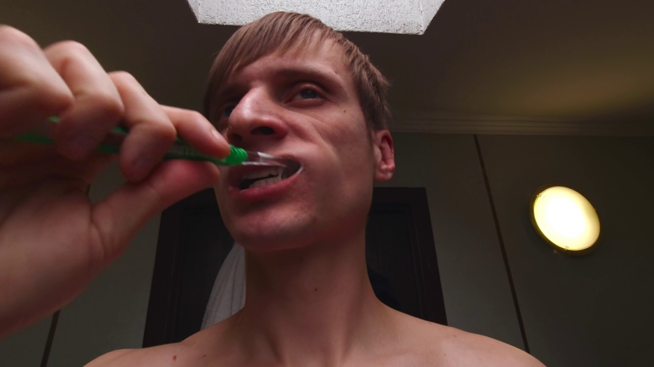 人刷牙视频素材