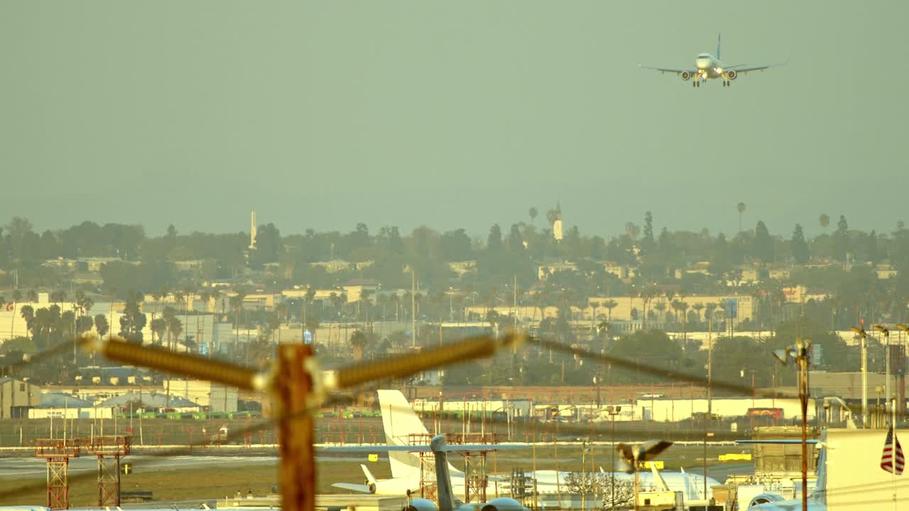 客机接近洛杉矶机场视频素材