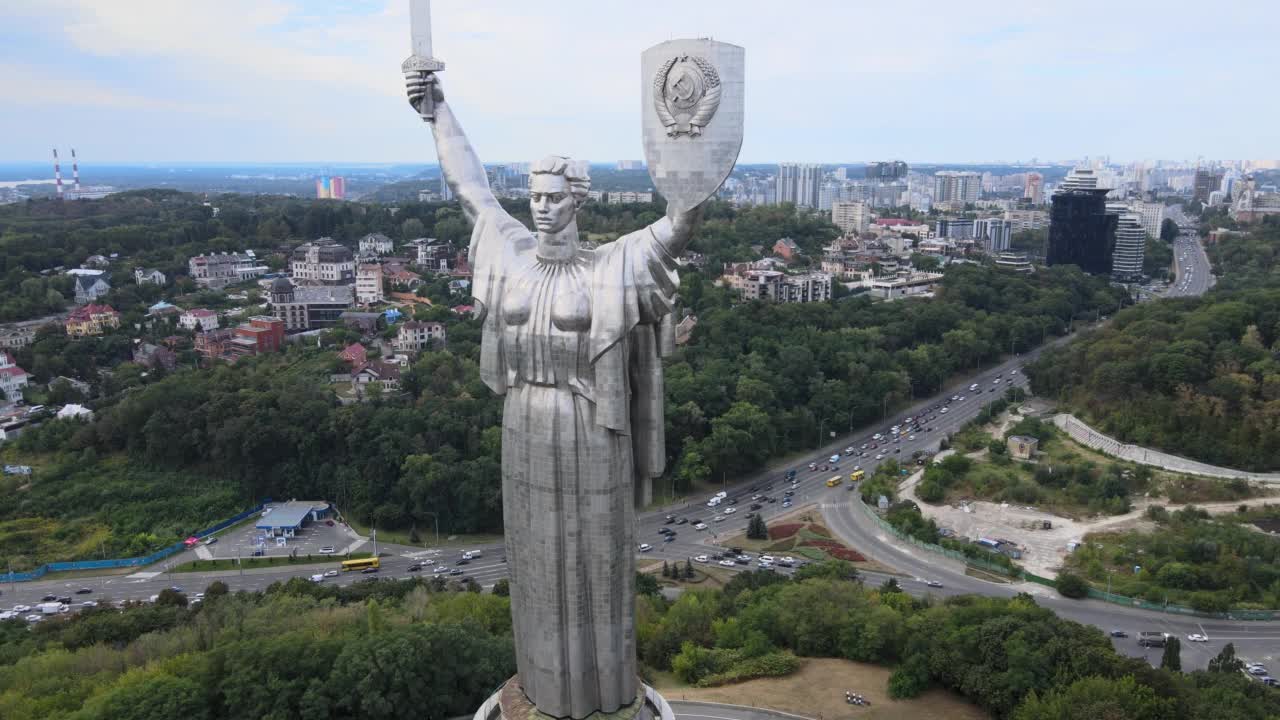 乌克兰首都基辅的建筑象征——祖国纪念碑视频下载
