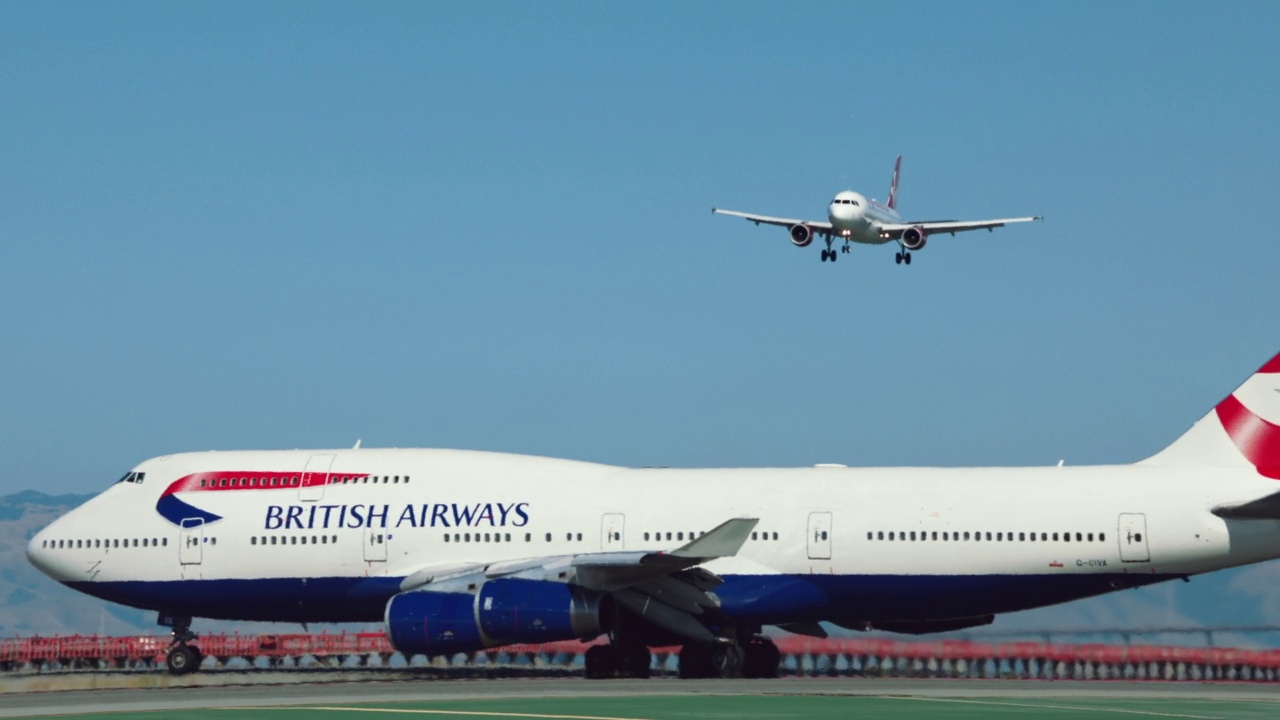 美国维珍航空公司A319客机降落在加利福尼亚州旧金山市视频素材
