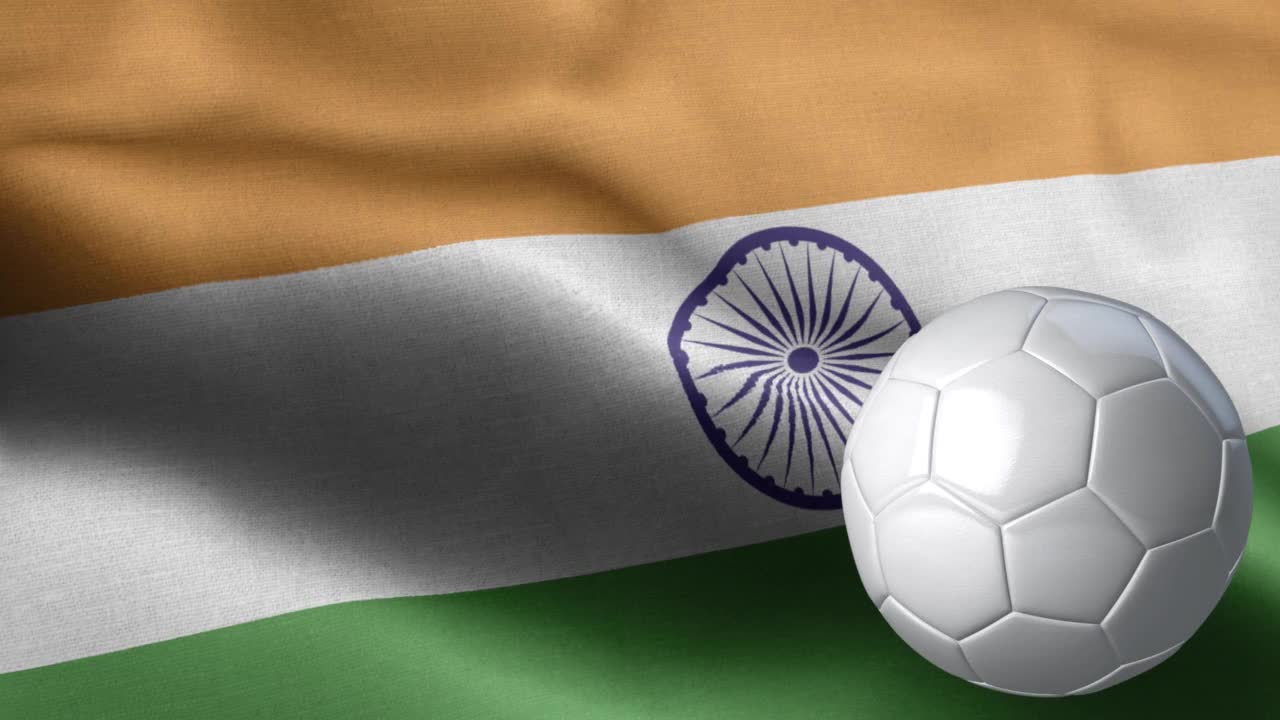 印度国旗和足球-印度国旗高细节-国旗印度波浪图案循环元素-织物纹理和无尽循环-足球和旗帜视频下载