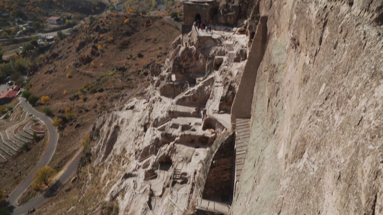美丽的全景拍摄古老的洞穴修道院在格鲁吉亚复合体视频素材