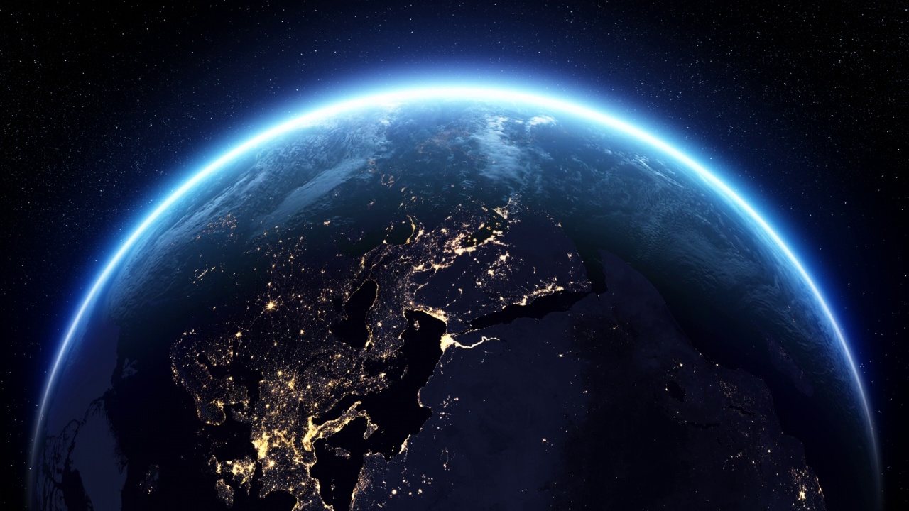 美丽的蓝色星球。旋转地球上的日出。夜晚城市插图。天际线三维动画从太空。现代商业技术理念视频下载