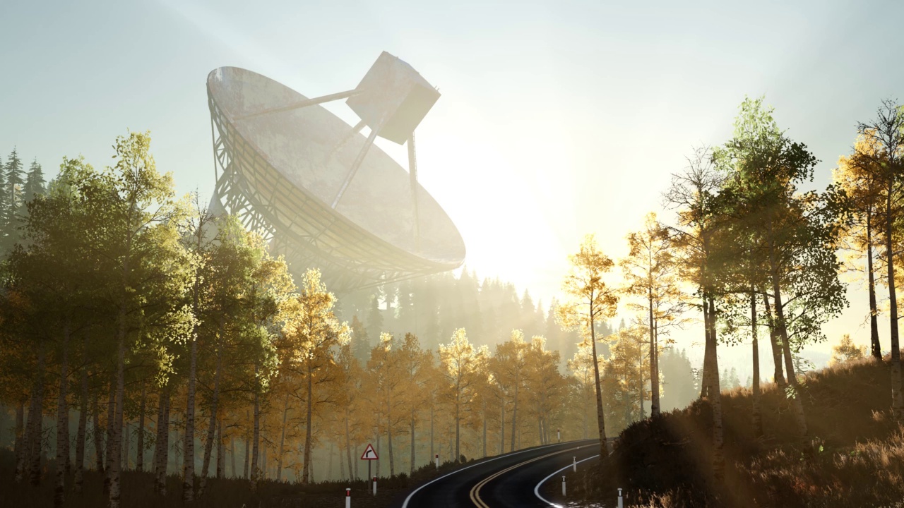 日落时森林里的天文台无线电望远镜视频素材