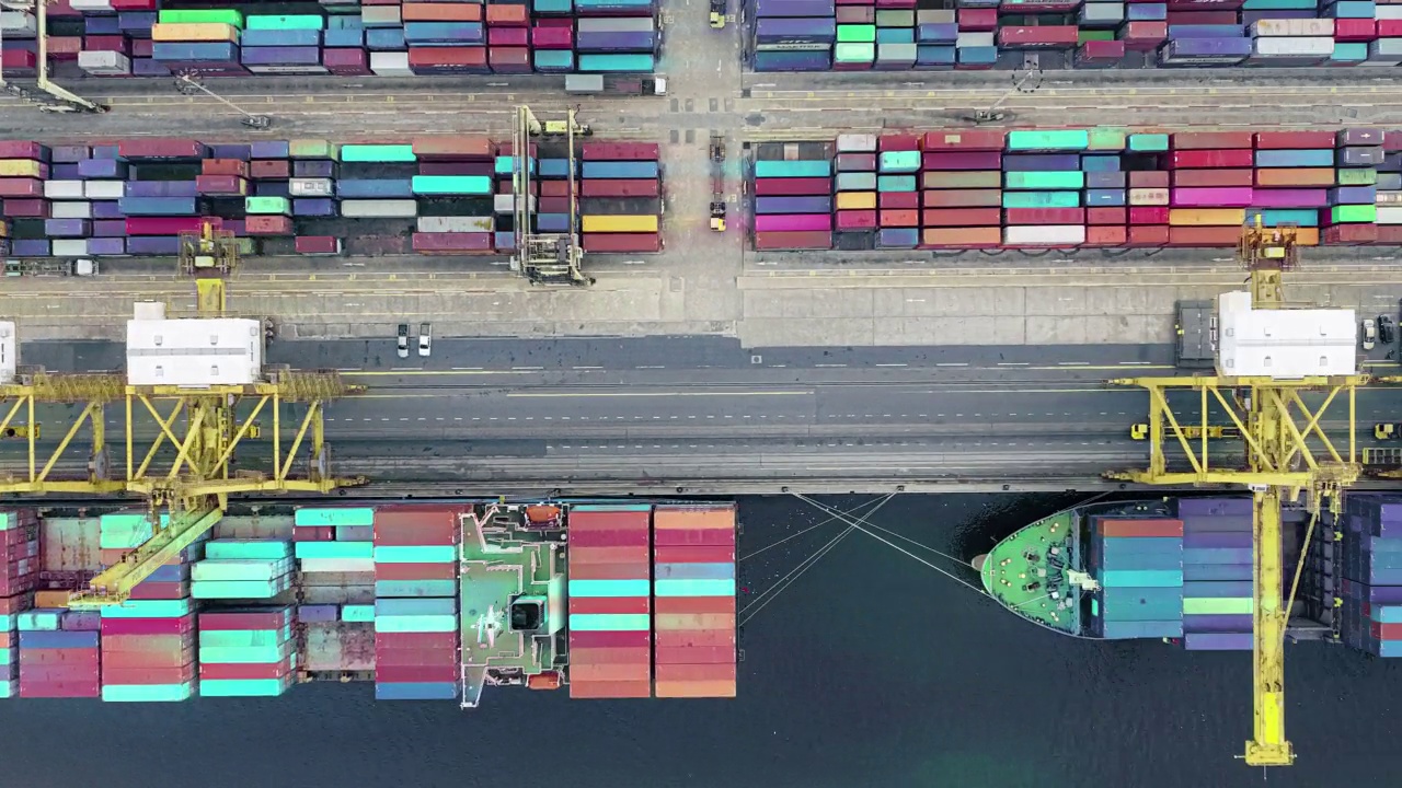 远洋运输，集装箱船，进出口货物，海运港口。视频素材