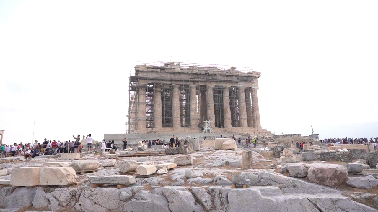 希腊雅典卫城山上的帕台农神庙视频素材