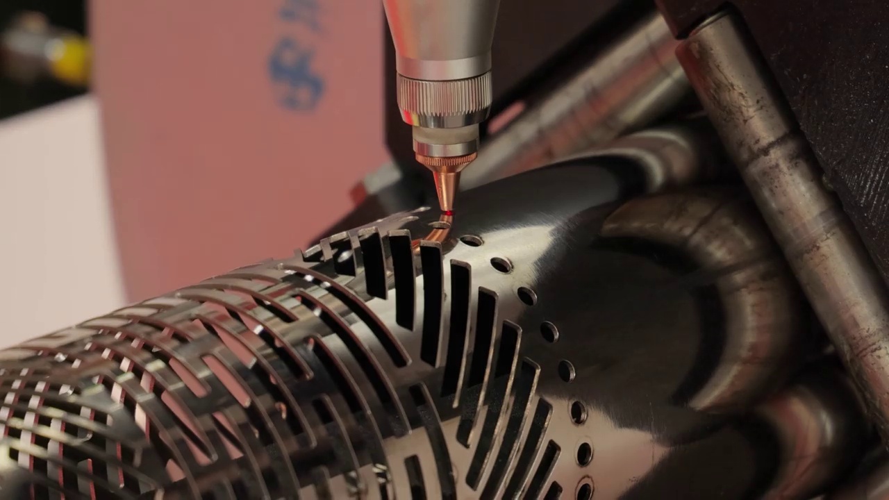 数控激光切割金属，现代工业技术。视频素材