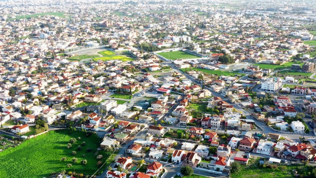 Aradippou村的鸟瞰图。拉纳卡区,塞浦路斯视频素材