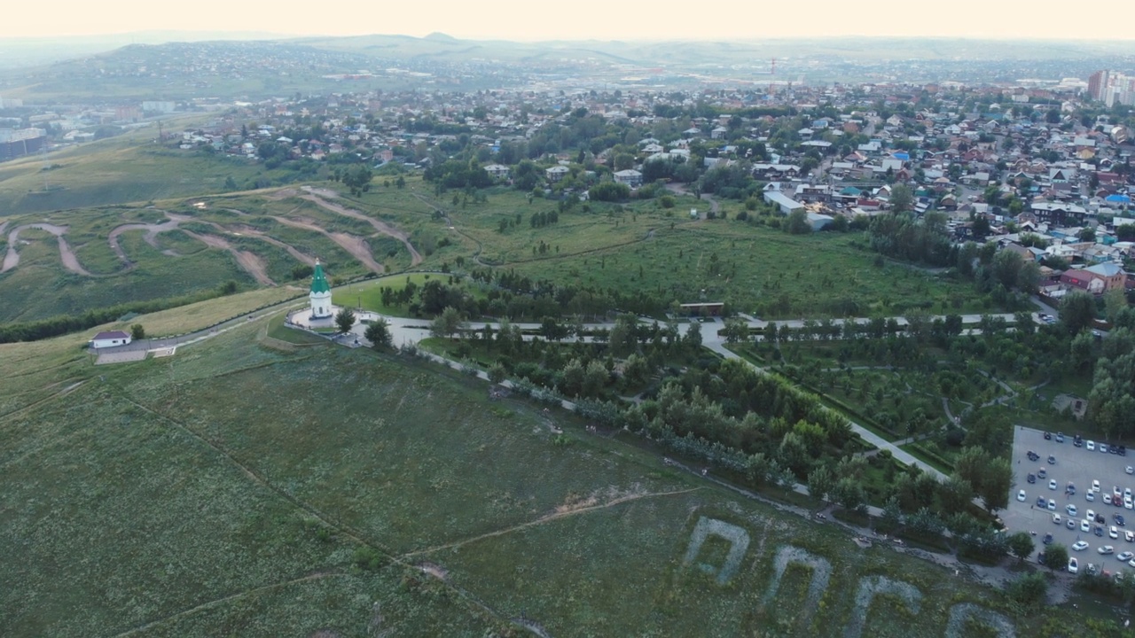 卡拉劳那亚山俯瞰克拉斯诺亚尔斯克市全景视频素材