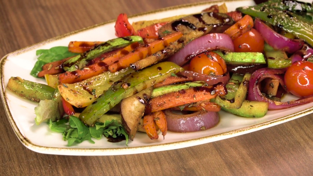 蔬菜沙拉汤视频视频素材