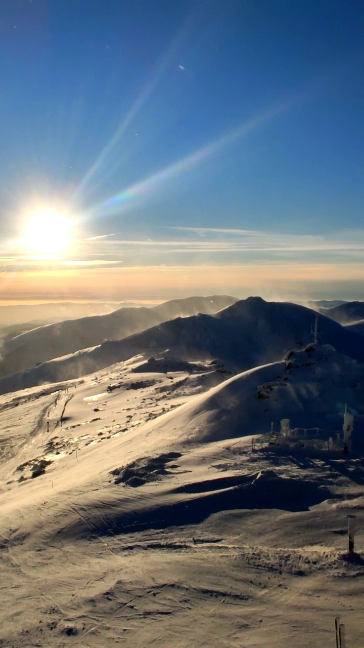 斯洛伐克滑雪胜地上空的日落视频素材
