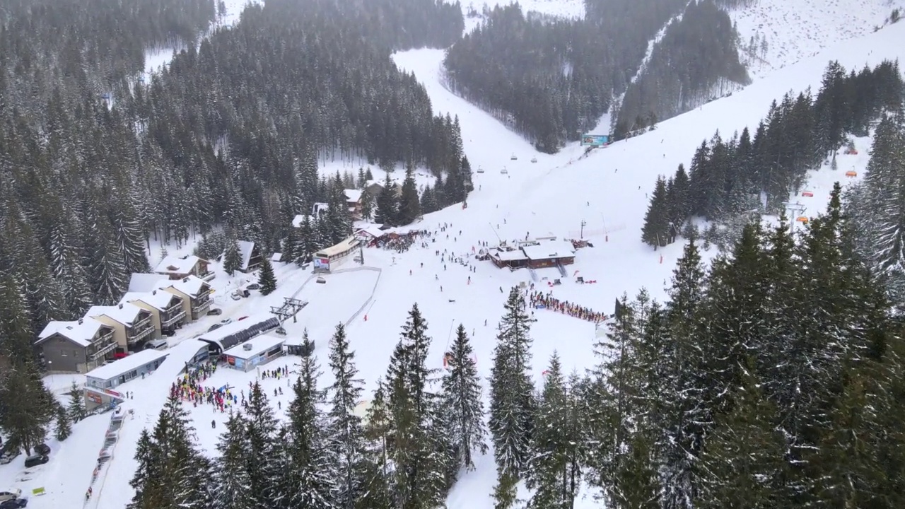滑雪场复制空间的鸟瞰图视频素材