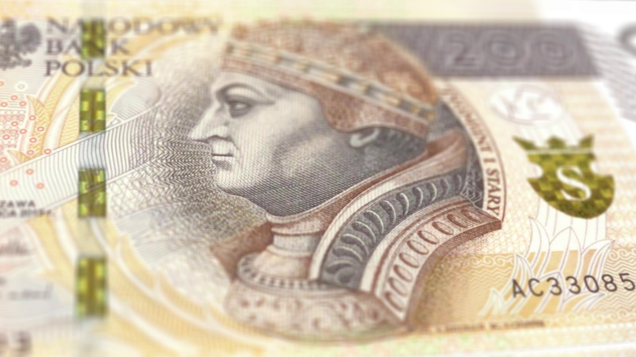 波兰200兹罗提钞票观察和储备面跟踪摄影车拍摄200波兰兹罗提钞票当前200波兰兹罗提钞票4k分辨率股票视频-波兰货币货币背景金融通货膨胀视频素材
