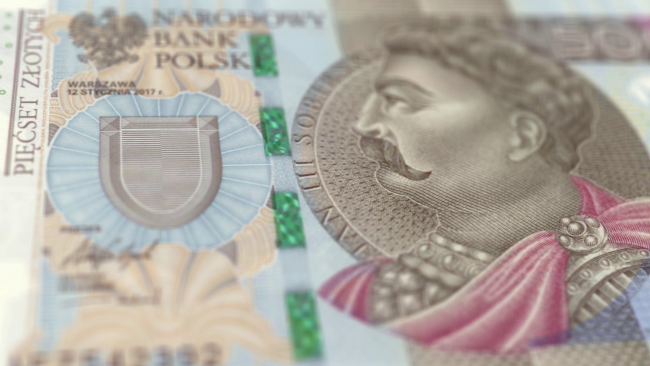 波兰500兹罗提钞票观察和储备侧的跟踪多莉拍摄500波兰兹罗提钞票当前500波兰兹罗提钞票4k分辨率股票视频-波兰货币货币背景金融通货膨胀视频素材