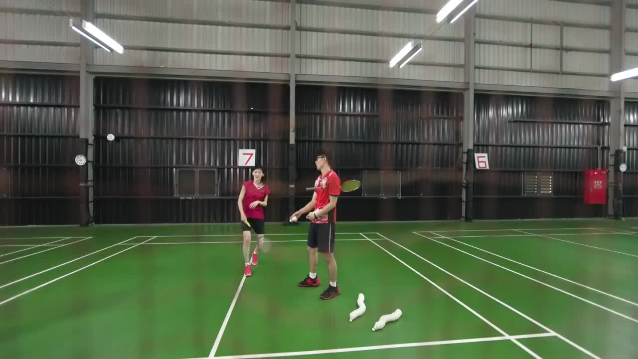 羽毛球比赛前的热身准备视频下载